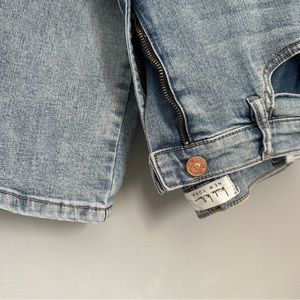 Nicole Miller Cropped Jeans